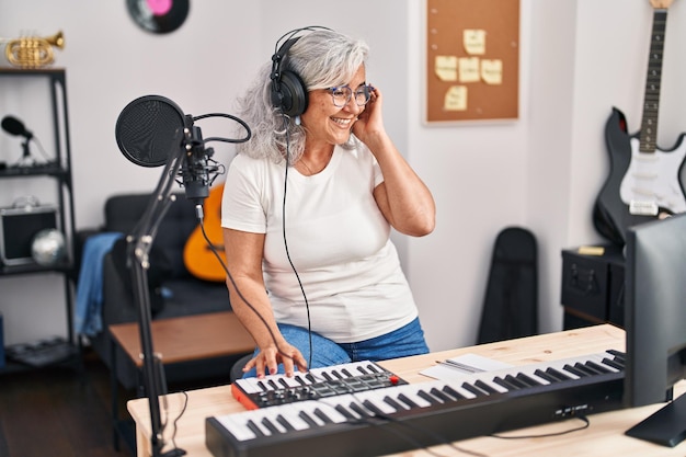 Professional singing lessons instructor teaching vocal techniques and music training methods