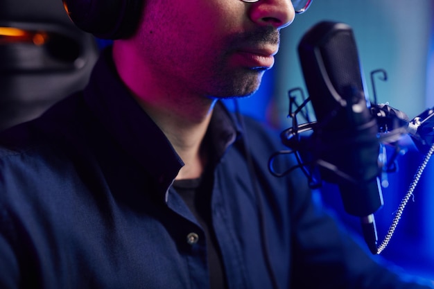 Singer performing during music education class demonstrating proper vocal methods